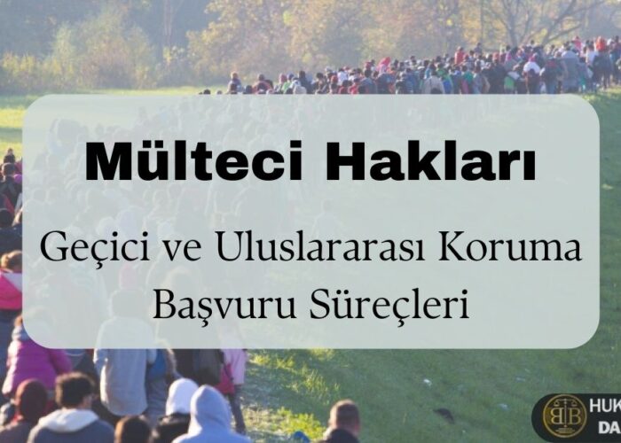 Gün batımına doğru açık bir arazide, sırt çantalı ve kalabalık bir mülteci grubu yürüyerek ilerliyor. Üst kısımda büyük puntolarla 'Mülteci Hakları' yazısı bulunuyor. Altında ise 'Geçici ve Uluslararası Koruma Başvuru Süreçleri' ifadesi yer almakta. Sağ alt köşede BB Hukuk & Legal Danışmanlık logosu mevcut. Görsel, mülteci hakları ve uluslararası koruma başvurularına dair bilgilendirici bir içeriği tanıtıyor