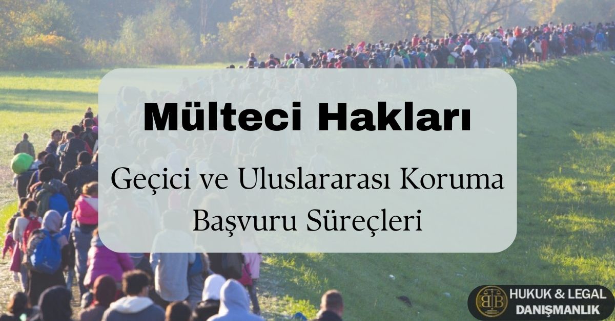 Gün batımına doğru açık bir arazide, sırt çantalı ve kalabalık bir mülteci grubu yürüyerek ilerliyor. Üst kısımda büyük puntolarla 'Mülteci Hakları' yazısı bulunuyor. Altında ise 'Geçici ve Uluslararası Koruma Başvuru Süreçleri' ifadesi yer almakta. Sağ alt köşede BB Hukuk & Legal Danışmanlık logosu mevcut. Görsel, mülteci hakları ve uluslararası koruma başvurularına dair bilgilendirici bir içeriği tanıtıyor
